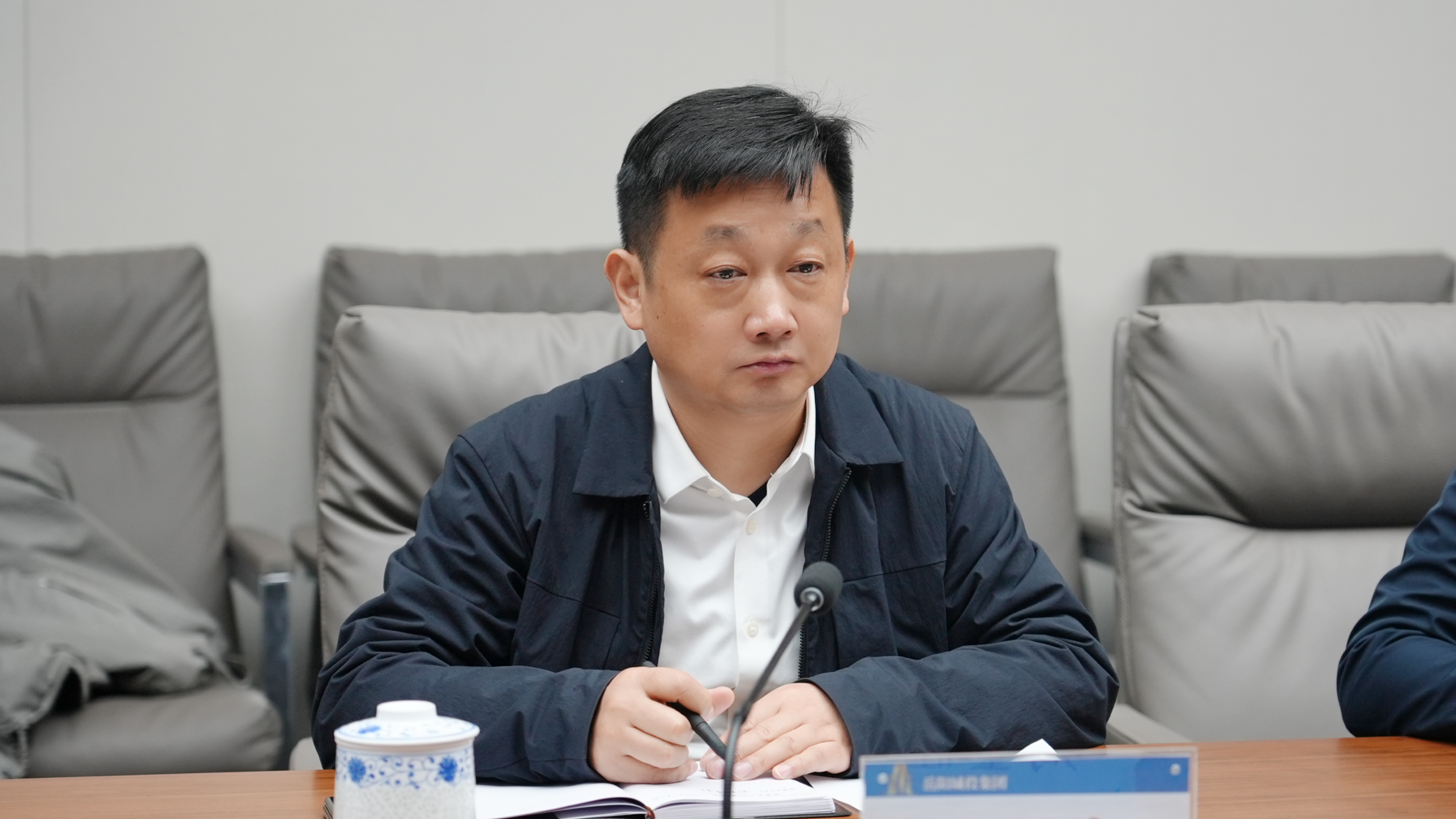 領(lǐng)導(dǎo).png 領(lǐng)導(dǎo).png